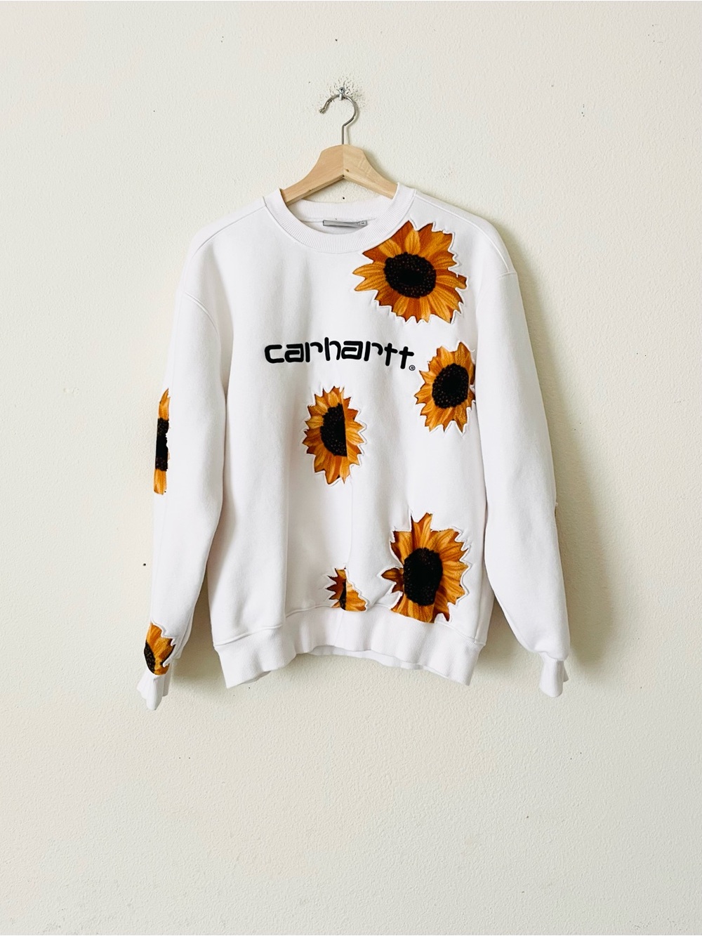 Vintage Carhartt MEDIUM Sunflower detail white sweatshirt